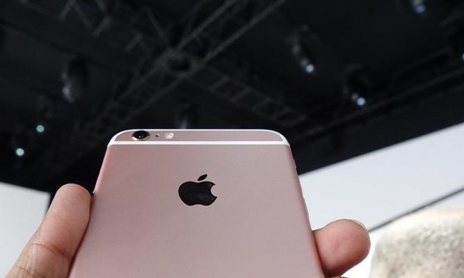 如何修复反向自拍照片的问题（教你简单改变iPhone自拍照片方向）