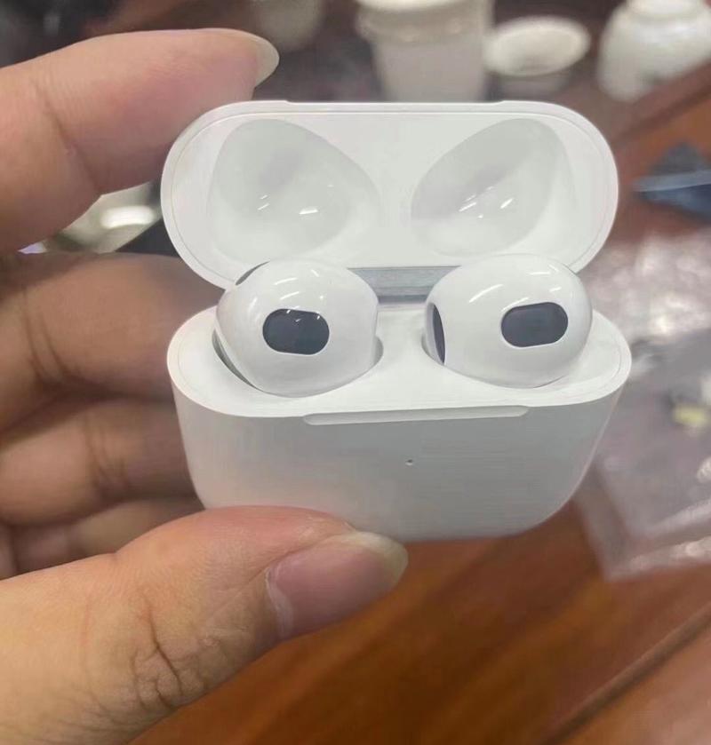 如何正确充电AirPods3充电盒（掌握充电技巧）