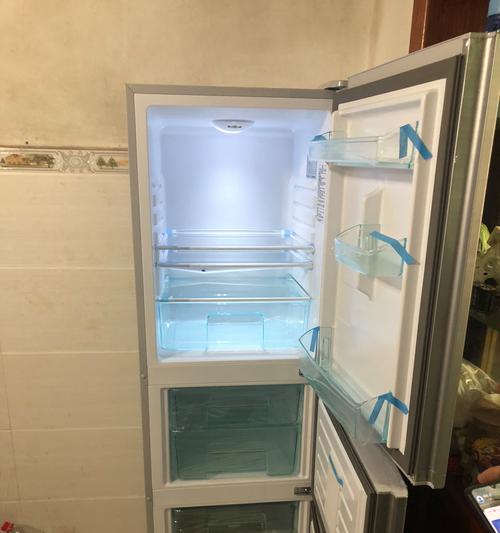 冰箱保鲜室内的水是怎么回事（解析冰箱保鲜室积水原因及处理方法）