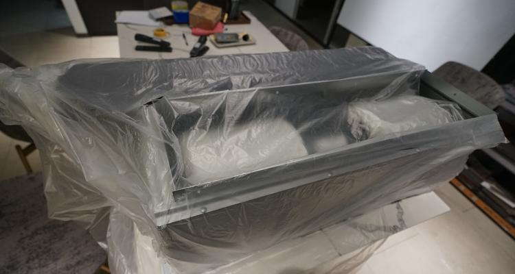 中央空调塑料发黄的原因与处理方法（解决中央空调塑料发黄问题的有效技巧）