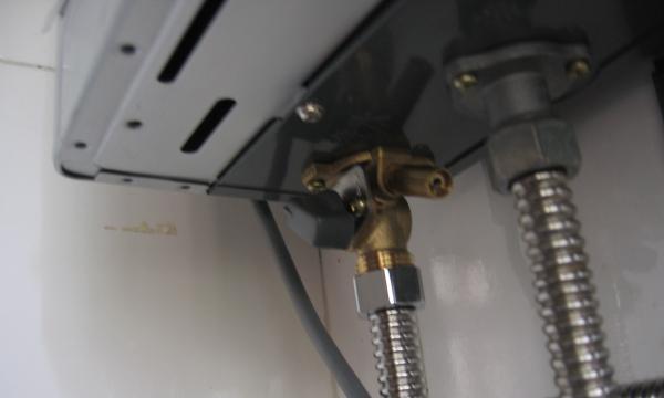 万家乐热水器微动开关故障的原因与解决方法（探究万家乐热水器微动开关故障的根源）