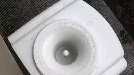 饮水机污垢的处理方法（解决饮水机污垢问题的实用技巧）