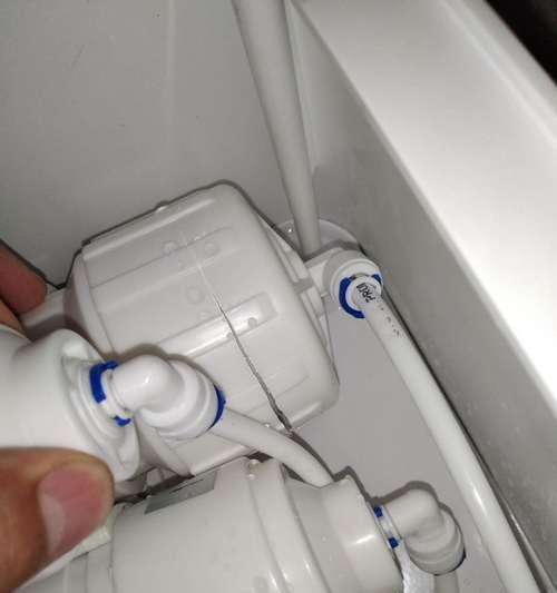饮水机漏水问题的原因及解决方法（探究饮水机漏水原因）