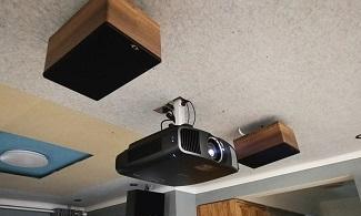 投影仪内部晃动的原因及解决方法（投影仪晃动原因分析和修复技巧）