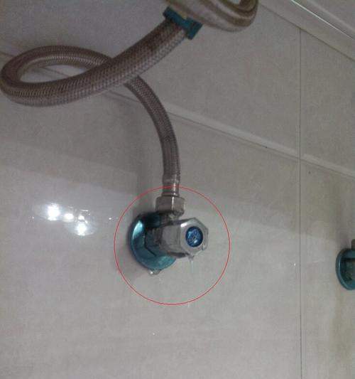 圆桶热水器漏水怎么办（解决漏水问题的方法与技巧）