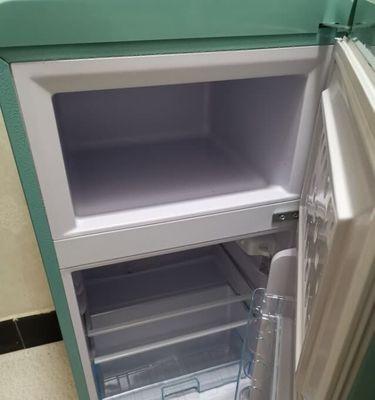 冰箱老出水的原因及解决办法（探索冰箱冷藏室频繁出水的背后原因）