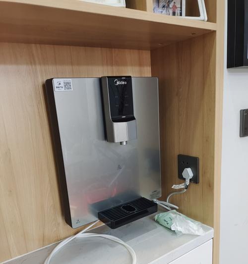 饮水机与管线机的连接方法（简便可靠的连接方案及步骤）