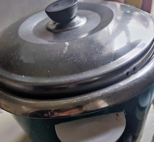 电饭煲不会翻滚的解决方法（安全、便捷、美味）