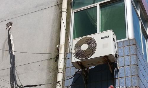 如何解决空调挂机漏水问题（掌握清洗方法）