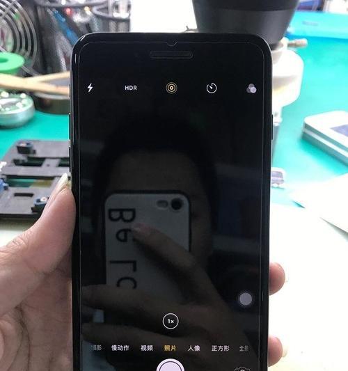 手机摄像头出现紫灯是何原因？摄像头紫灯亮起代表什么问题？