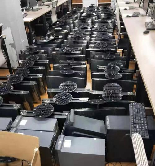 荣耀公司的服务器采用哪种类型？特点是什么？