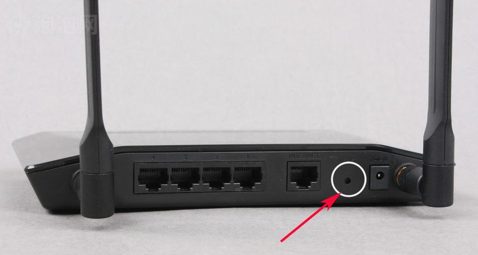 录像机连接路由器的正确接口是哪个？