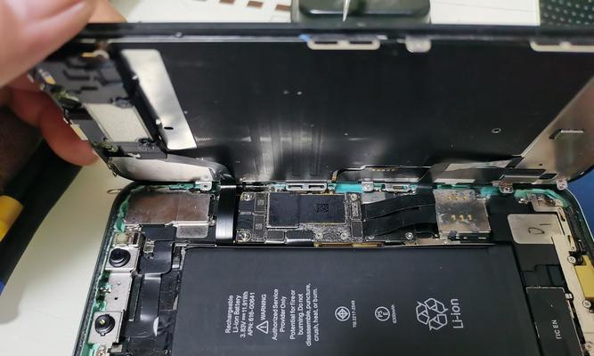 苹果手机电池下方的排线有何作用？排线损坏如何处理？